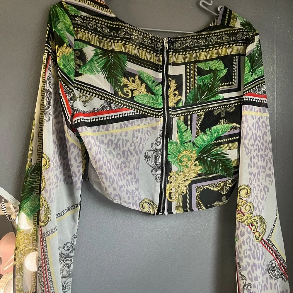 Flowy Patterned Cropped Top - Picture 2 of 3
